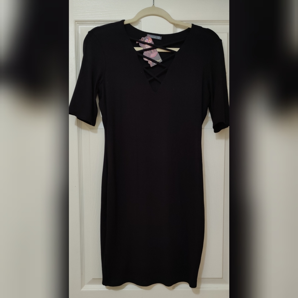 🖤NWT Black Criss Cross Midi Dress